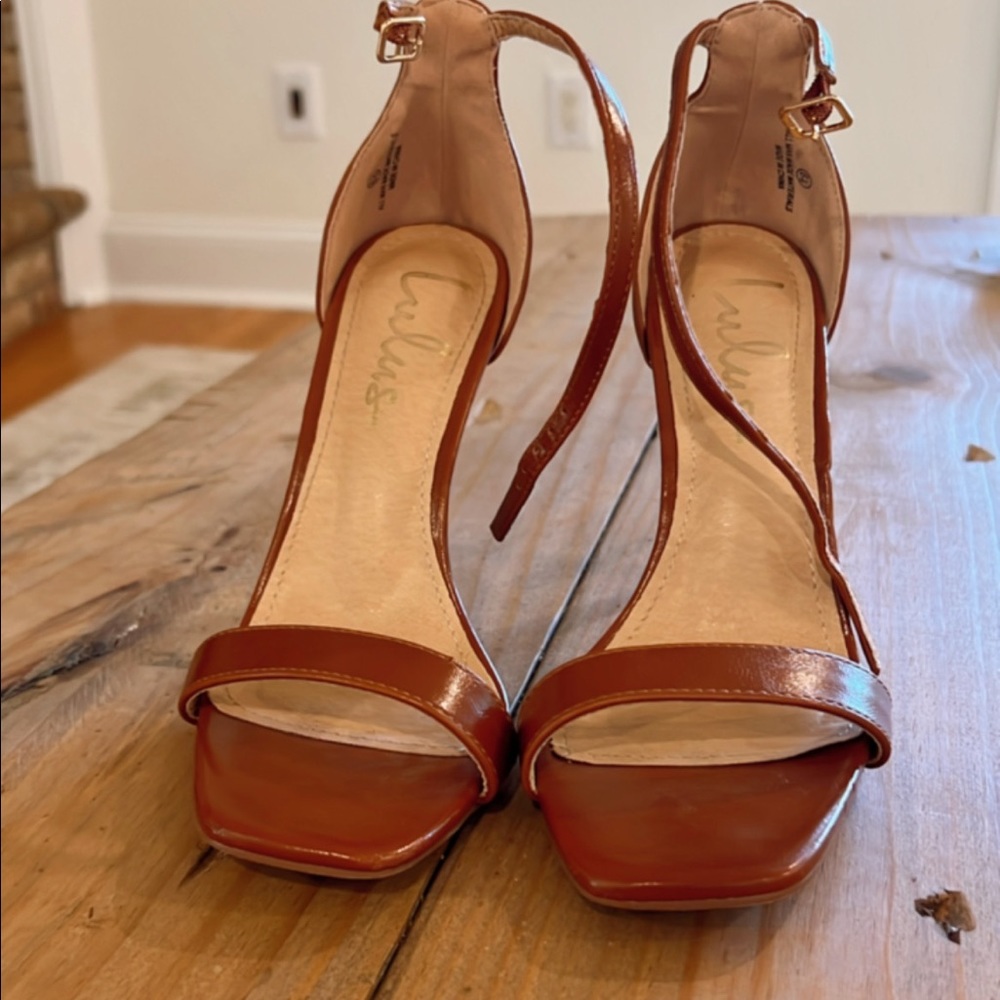 Lulu’s Brown Stiletto